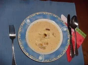 Käsesuppe mit Knobi-Croûtons - Rezept