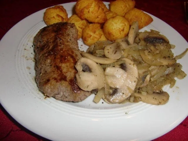 Rindersteak mit geschmorten Champignons und Zwiebeln - Rezept - Bild Nr. 9