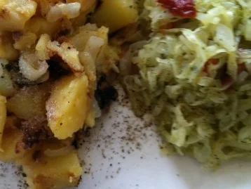 Spitzkohl-Salat mit Bratkartoffeln - Rezept - Bild Nr. 2
