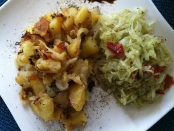 Spitzkohl-Salat mit Bratkartoffeln - Rezept - Bild Nr. 3