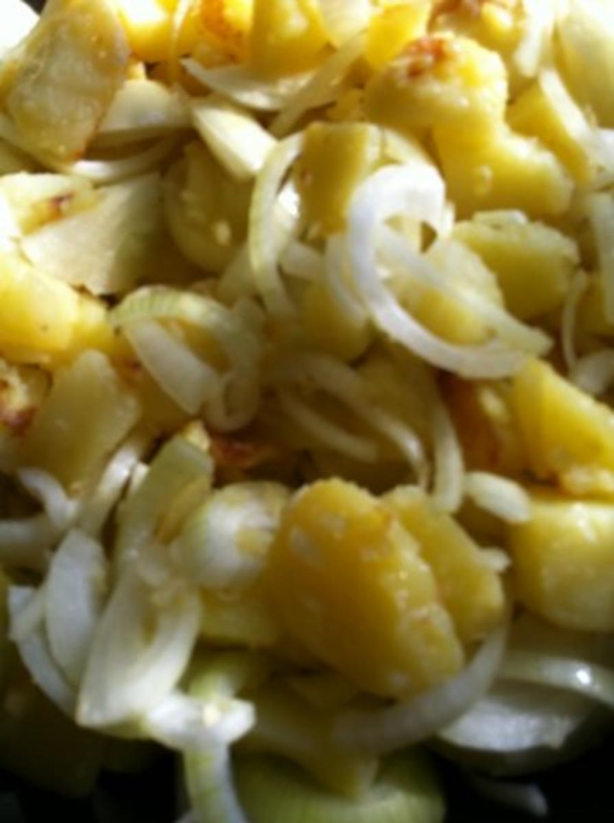 Spitzkohl-Salat mit Bratkartoffeln - Rezept - Bild Nr. 4