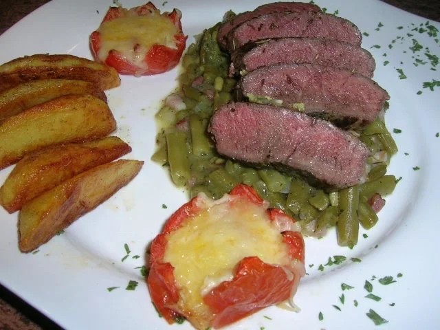 Kräuter-Lammlachse an knusprigen Würzkartoffeln und grünen Bohnen - Rezept - Bild Nr. 2