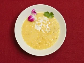 Rezept: Urad Dal (Linsensuppe mit Joghurt – Claudia Hiersche) Urad Dal (Linsensuppe mit Joghurt – Claudia Hiersche) - Rezept