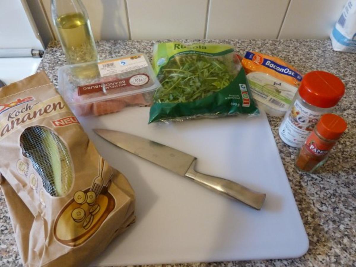 Putensteak gefüllt an Frischkäsesauce mit Kochbananenchips - Rezept - Bild Nr. 2
