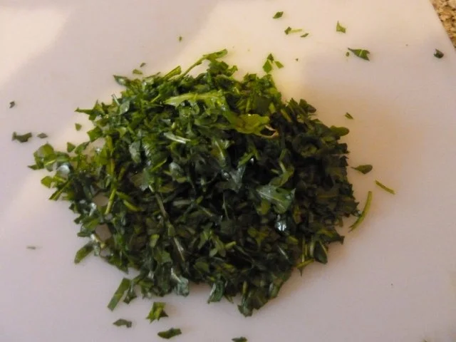 Putensteak gefüllt an Frischkäsesauce mit Kochbananenchips - Rezept - Bild Nr. 4