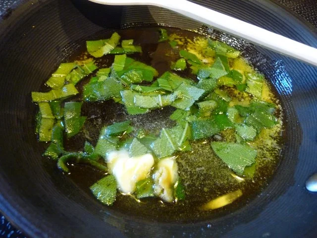 Schlutzkrapfen mit Salbeibutter - Rezept - Bild Nr. 6