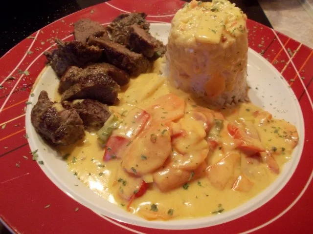 BUNTES GEMÜSE IN KOKOSNUSS-SAUCE - Rezept