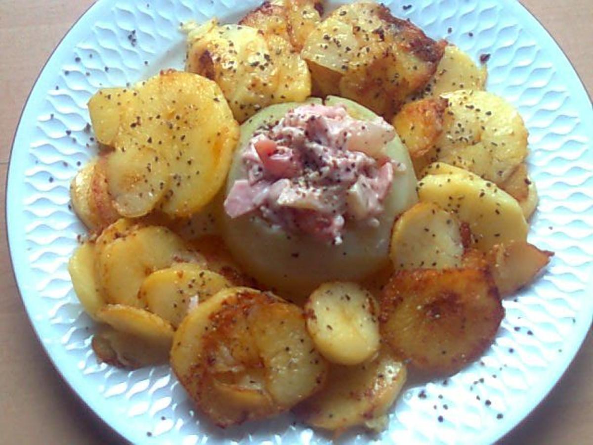 gefüllter Kohlrabi mit Bratkartoffeln - Rezept
