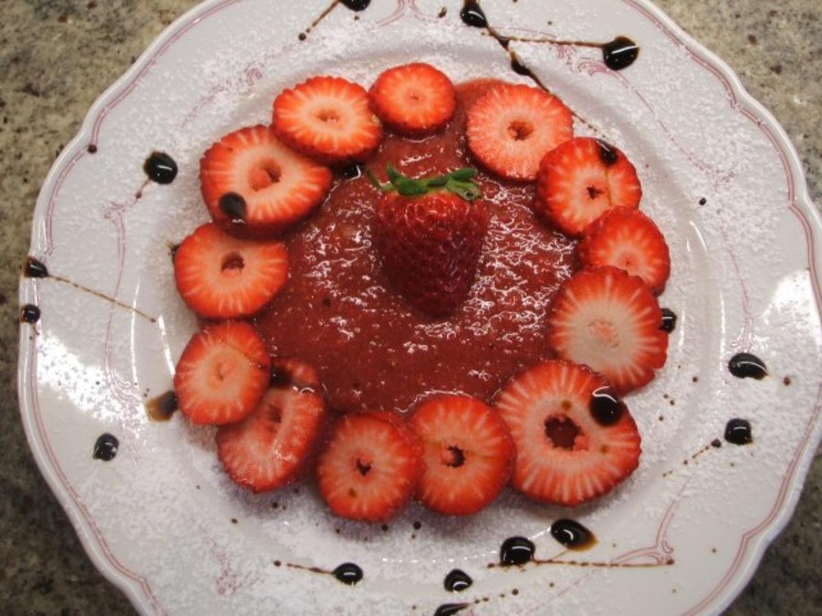 Bilder für Dessert: Erdbeer-Carpaccio - Rezept