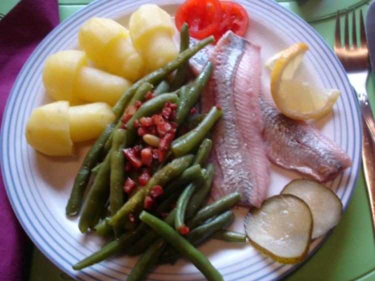 Matjesfilet mit Speckbohnen und Kartoffelpilzen - Rezept - kochbar.de