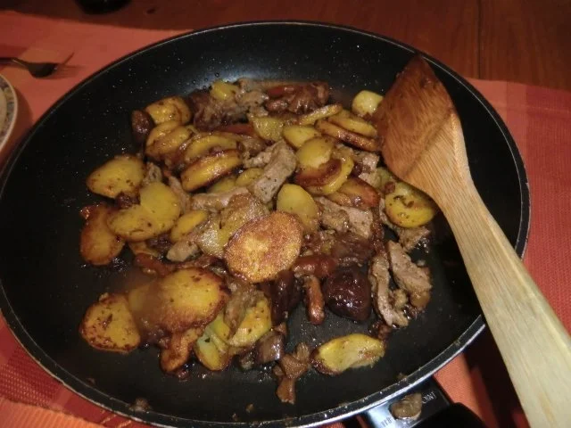 Rezept: Bratkartoffeln mit Steakstreifen und Pfifferlingen Bild Nr. 2 Bratkartoffeln mit Steakstreifen und Pfifferlingen - Rezept - Bild Nr. 2