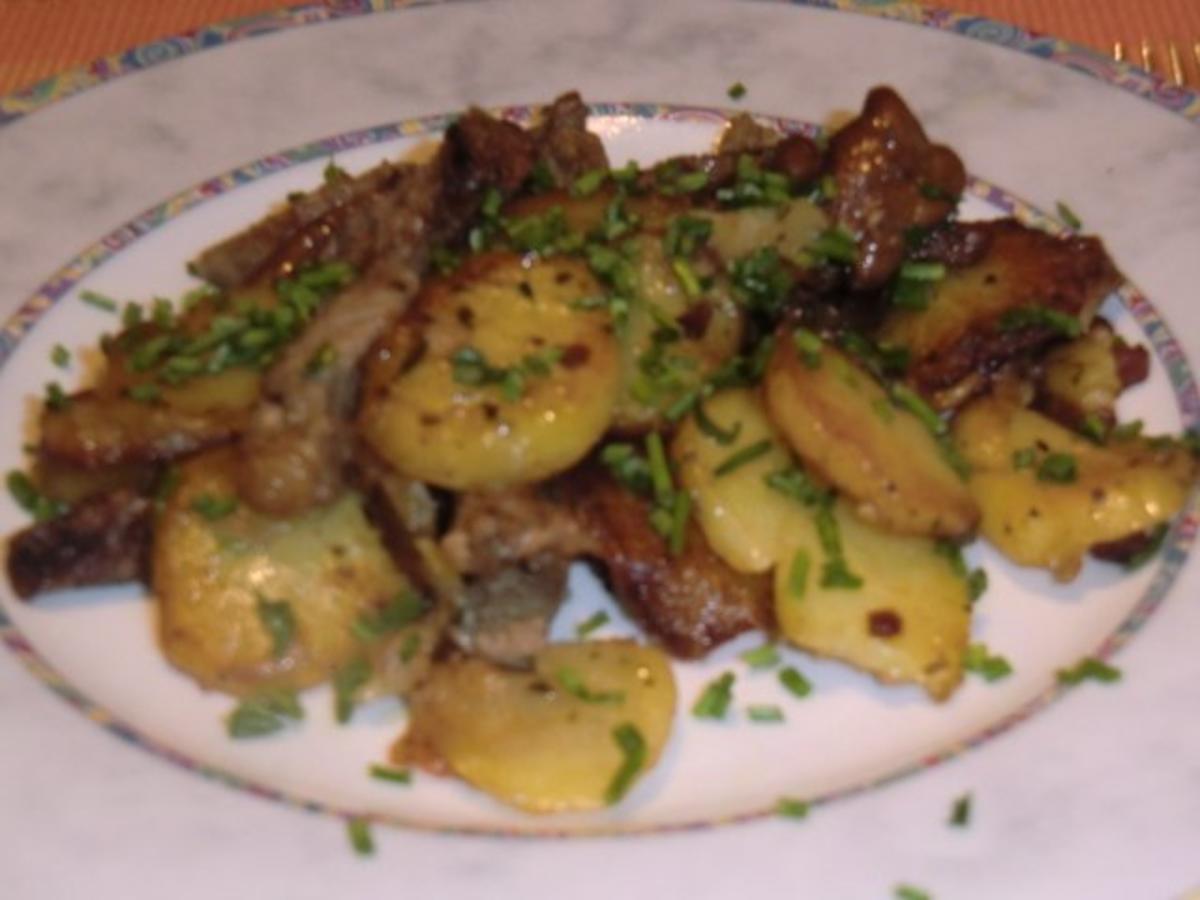 Bratkartoffeln mit Steakstreifen und Pfifferlingen - Rezept - Bild Nr. 3