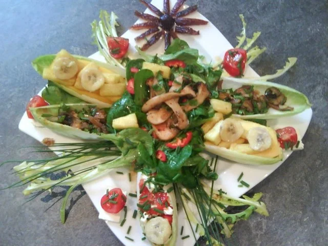 Rezept: Salat/ Frühlingseinzug im Hexenhaus Salat/ Frühlingseinzug im Hexenhaus - Rezept