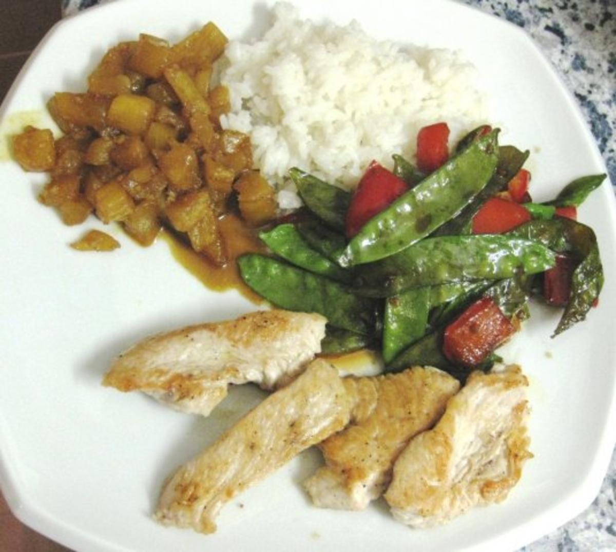 Orientalische Putenbrust mit Ananas-Chutney, Zuckerschoten-Paprika ...