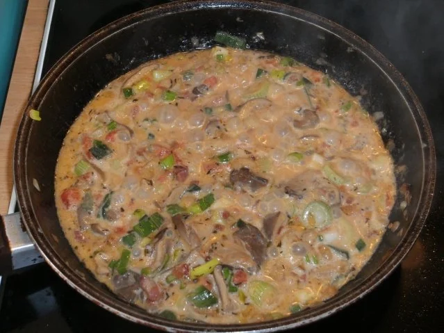 Rezept: Pilze: Austernpilze in pikanter Sauce auf Bandnudeln Bild Nr. 3 Pilze: Austernpilze in pikanter Sauce auf Bandnudeln - Rezept - Bild Nr. 3