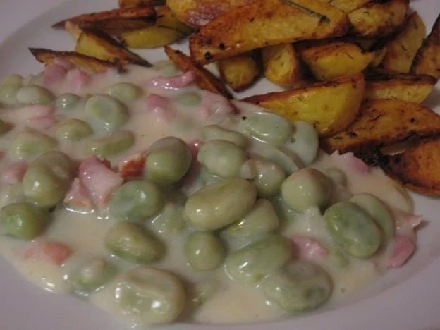 Rezept: Dicke Bohnen mit Knusperkartöffelchen Dicke Bohnen mit Knusperkartöffelchen - Rezept