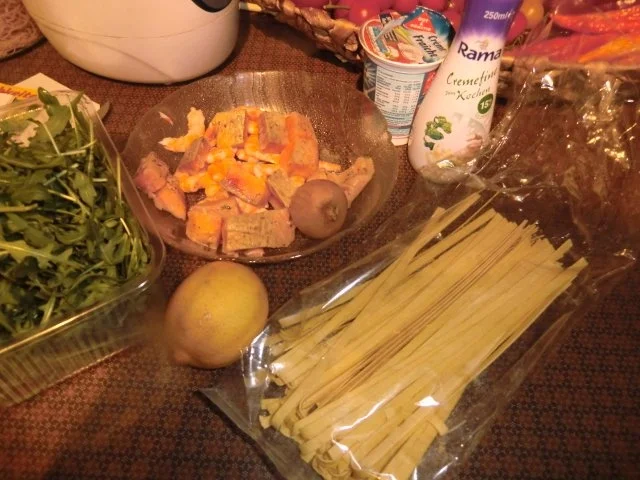 Tagliatelle mit Rucola, Lachs und Scampis - Rezept - Bild Nr. 3