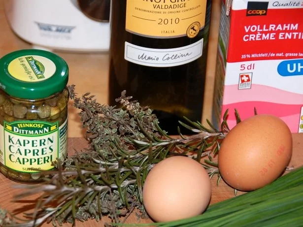 POCHIERTE HÄHNCHENBRUST IN WEISSWEIN - KAPERNSAUCE - Rezept - Bild Nr. 4