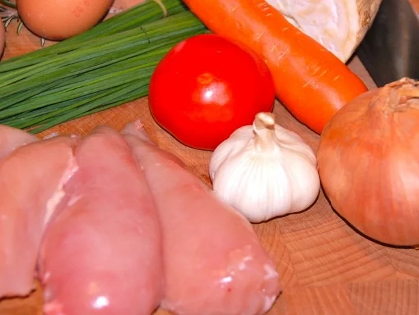 POCHIERTE HÄHNCHENBRUST IN WEISSWEIN - KAPERNSAUCE - Rezept - Bild Nr. 5