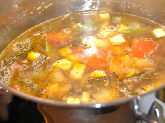 POCHIERTE HÄHNCHENBRUST IN WEISSWEIN - KAPERNSAUCE - Rezept - Bild Nr. 12