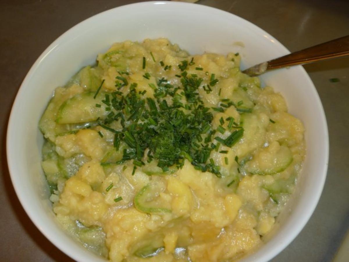 Kartoffelsalat   oder   Kartoffel- / Gurkensalat - Rezept - Bild Nr. 3