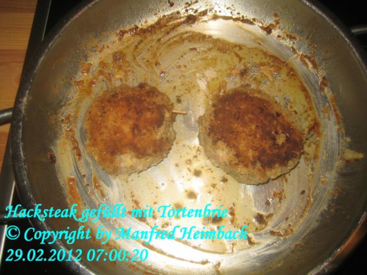 Fleisch – herzhaftes Hacksteak gefüllt mit Tortenbrie - Rezept - Bild Nr. 2