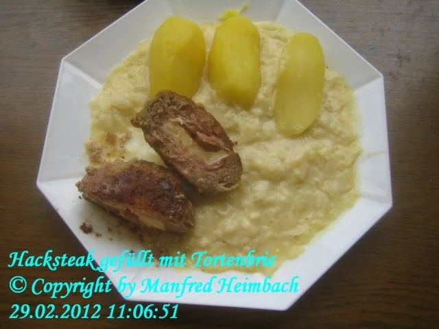 Fleisch – herzhaftes Hacksteak gefüllt mit Tortenbrie - Rezept