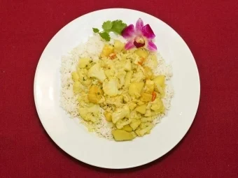 Alu phul gobhi paneer sabji (Blumenkohl und Kartoffeln mit frittiertem Frischkäse – Claudia Hiersche) - Rezept