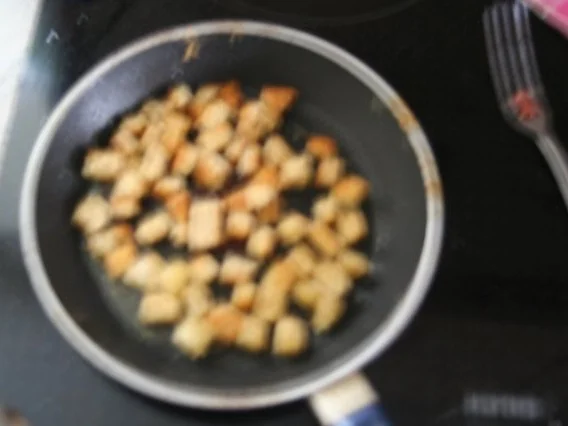 Rezept: Hackbraten mit Croutons Bild Nr. 2 Hackbraten mit Croutons - Rezept - Bild Nr. 2