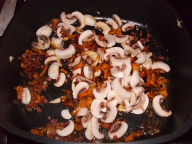 Rezept: Schweinefilet mit Pfifferling-Champignon-Rahmsoße Bild Nr. 6 Schweinefilet mit Pfifferling-Champignon-Rahmsoße - Rezept - Bild Nr. 6