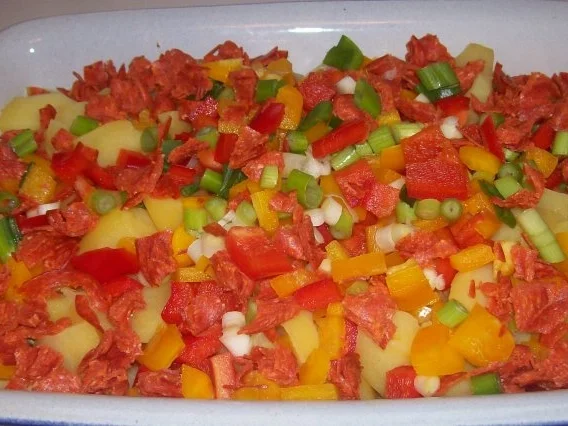 Ungarischer Kartoffelauflauf mit Paprikasalami und Feta - Rezept - Bild Nr. 3