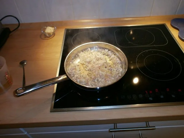 Rezept: Hähnchen in Basilikumsoße Bild Nr. 3 Hähnchen in Basilikumsoße - Rezept - Bild Nr. 3