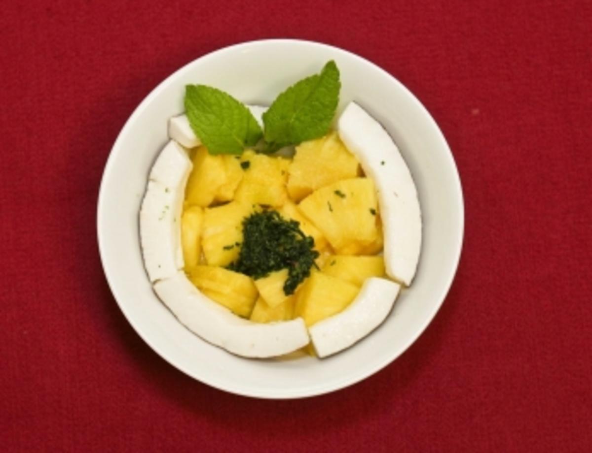 Ananas mit Minz-Pesto und Sorbet (Claudia Hiersche) - Rezept
