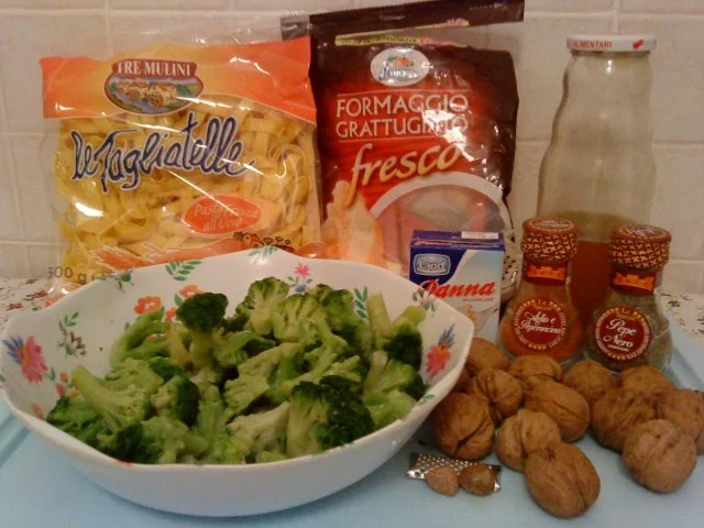 Rezept: Zwergi's Tagliatelle an Broccoli - Wallnuss - Sahnesauce Bild Nr. 2 Zwergi's Tagliatelle an Broccoli - Wallnuss - Sahnesauce - Rezept - Bild Nr. 2