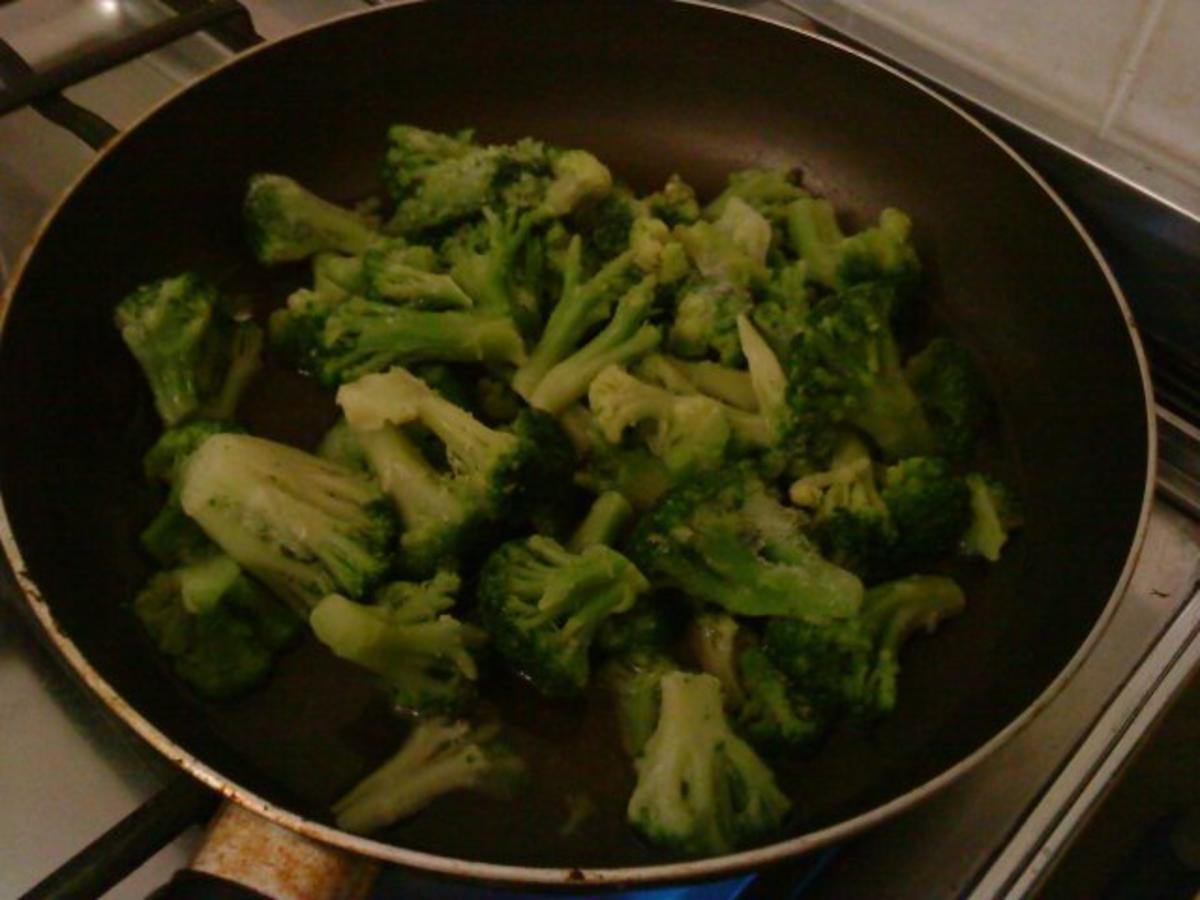 Zwergi's Tagliatelle an Broccoli - Wallnuss - Sahnesauce - Rezept - Bild Nr. 3
