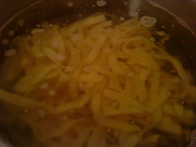 Rezept: Zwergi's Tagliatelle an Broccoli - Wallnuss - Sahnesauce Bild Nr. 6 Zwergi's Tagliatelle an Broccoli - Wallnuss - Sahnesauce - Rezept - Bild Nr. 6