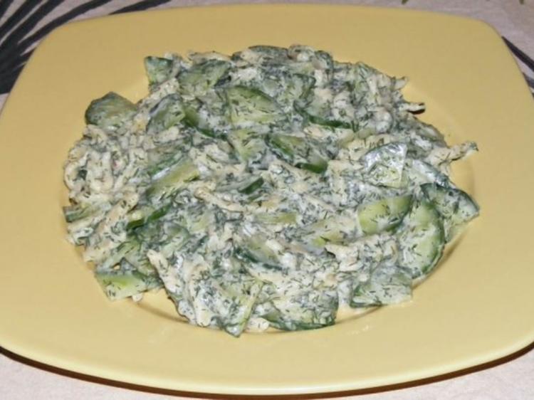 Spätzle-Gurken-Salat mit Sahne-Dill-Dressing - Rezept - kochbar.de