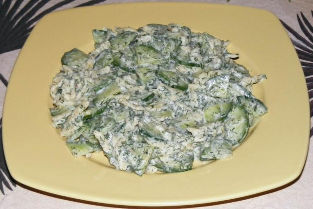 Bilder für Spätzle-Gurken-Salat mit Sahne-Dill-Dressing - Rezept