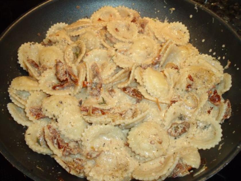 Pasta mit Ziegenfrischkäse und getrockneten Tomaten - schnell &amp; einfach ...