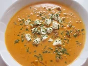 Paprikahacksuppe mit Kräuterfeta - Rezept