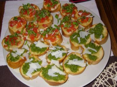 Rezept: Bruschetta mit Basilikum-Pesto Bruschetta mit Basilikum-Pesto - Rezept