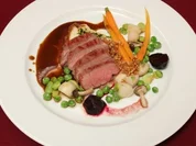 Lackiertes Rauchlamm auf Gemüsegarten - Rezept