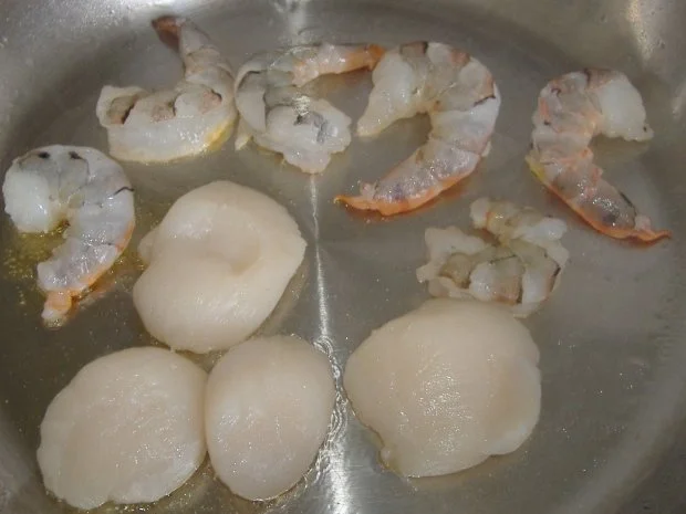 Spaghettini mit Meeresfrüchte und Gemüse-Safran-Sauce - Rezept - Bild Nr. 2