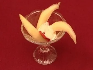 Rezept: Erdbeer-Melonensalat mit Estragon-Pernod-Dressing (Fabrice Morvan) Erdbeer-Melonensalat mit Estragon-Pernod-Dressing (Fabrice Morvan) - Rezept