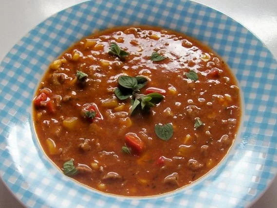 Zwiebel-Gyrossuppe mit Mais und Paprika - Rezept