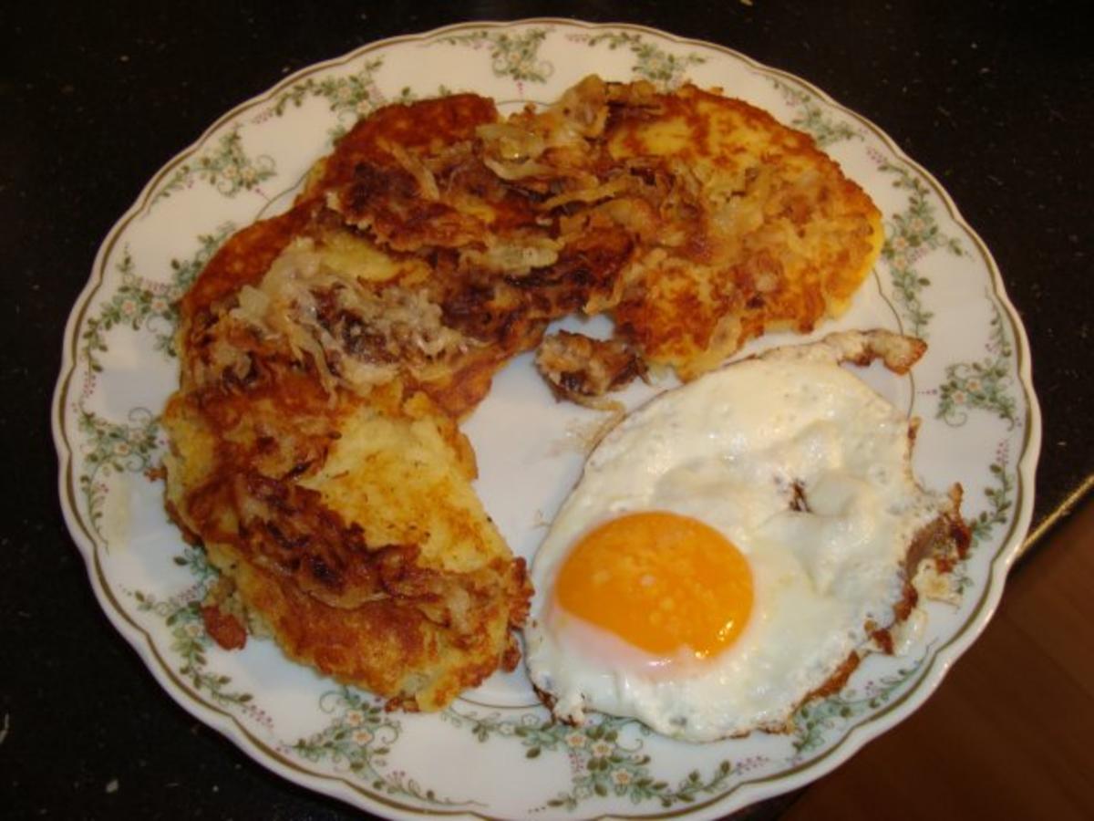 Bilder für Kartoffelküchlein mit Zwiebelringen - Rezept