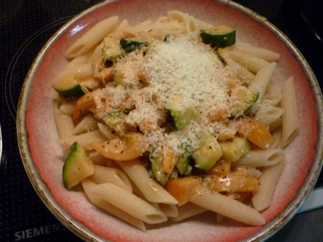 Rezept: Pasta an Gemüse-/Sahnesoße Bild Nr. 2 Pasta an Gemüse-/Sahnesoße - Rezept - Bild Nr. 2