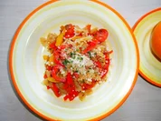 Paprika-Farfalle mit Speck und Cherrytomaten - Rezept