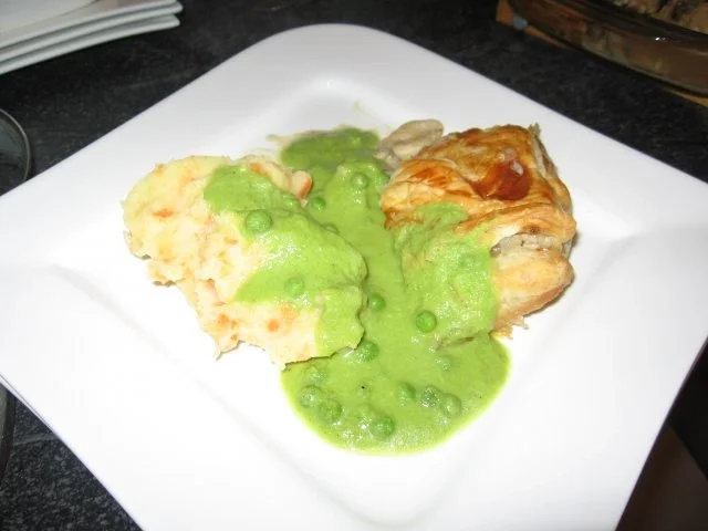 Hähnchenpastete mit Erbsensauce - Rezept