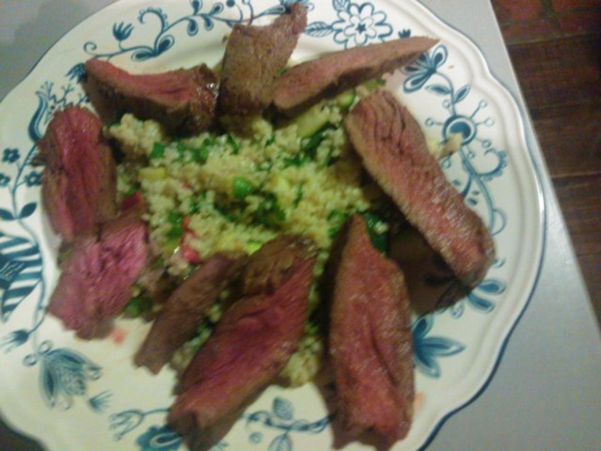 Bilder für Beef (rosa) an Bulgur-Salat warm - Rezept